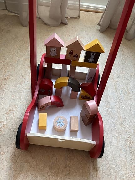 Ty Träleksak Gåvagn med klossar