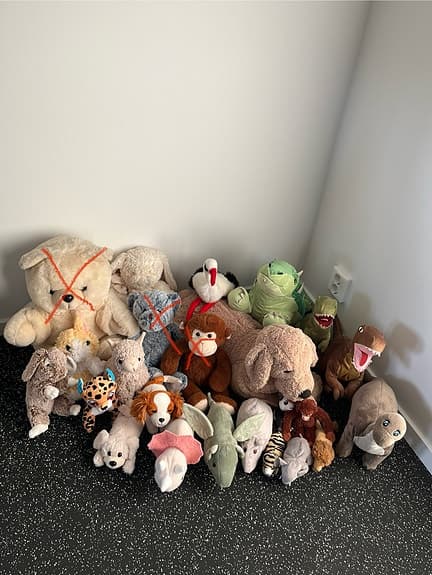 Massor av gosedjur (många stora)