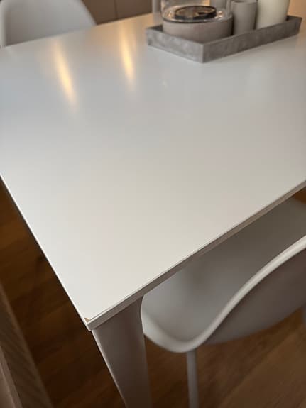Matgrupp med 4 stolar