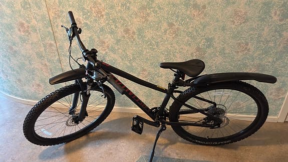 Specialized Pitch 27.5 Int Satin Black/Crimson/Rocket Red  Mountainbike