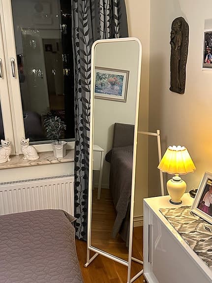 IKEA golvspegel Knapper med klädhängare vit