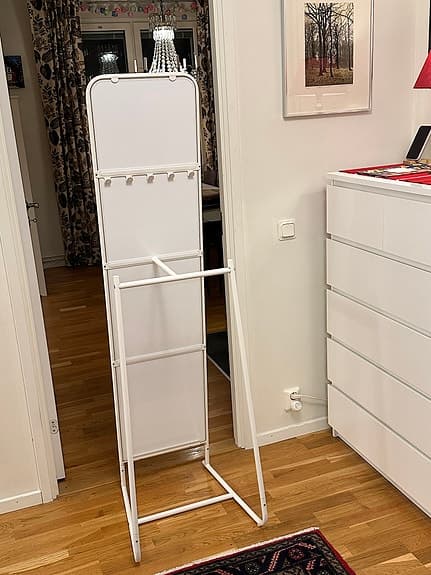 IKEA golvspegel Knapper med klädhängare vit
