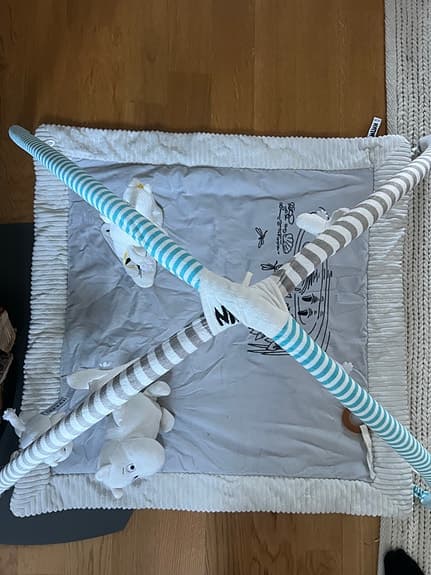Mumin Barnleksak Lekmatta med mjuk lekbåge och hängande figurer