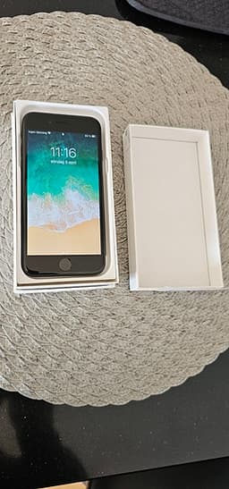 iPhone 7 32GB –NYSKICK & Olåst!