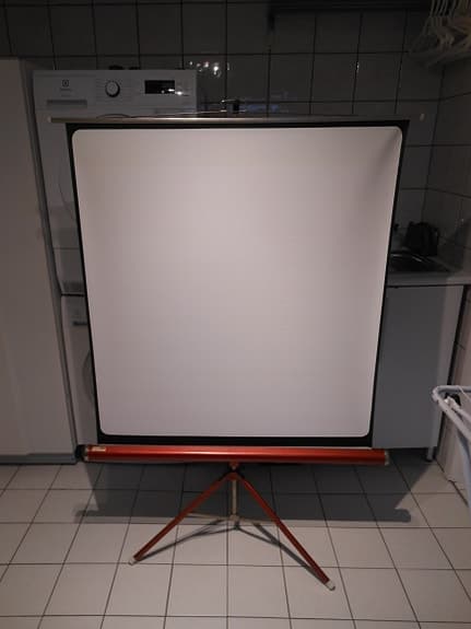 Projektorduk med stativ.