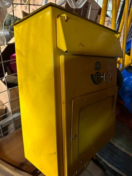 Gammal postlåda från 1945-48