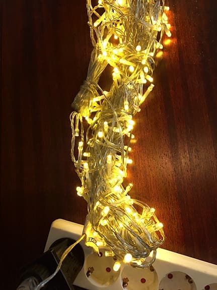 Ljusslinga med timerfunktion och 180 LED-lampor.