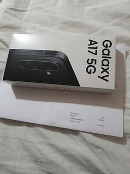 Samsung Galaxy A17 5G mobiltelefon med 128 GB lagringsutrymme.