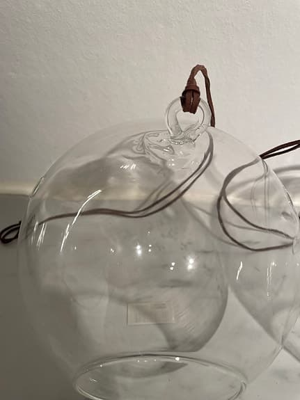 Hängande amplar i glas