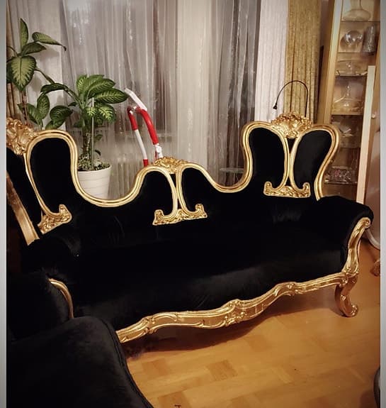 Lyxig soffgrupp i barockstil – 2 soffor + matchande väggtavla