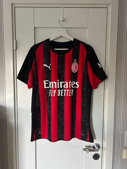 AC Milan fotbollströja hemma 2025/2026 Pulisic 11