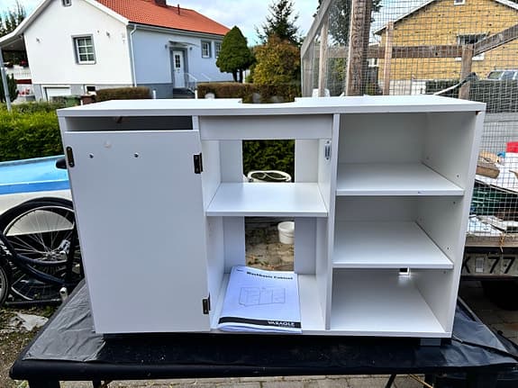 Kommod för tvättställ