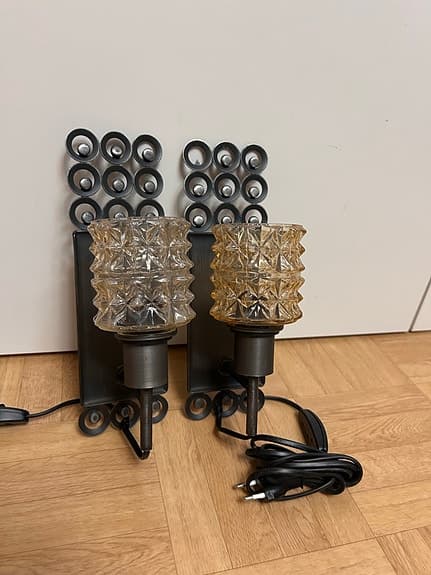 Vägglampor av glas och järn, 1980-talsstil