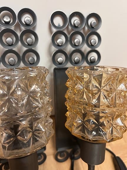 Vägglampor av glas och järn, 1980-talsstil