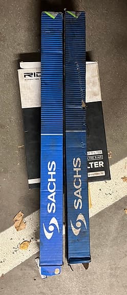 SACHS bakre stötdämpare 500  kr för båda - nya