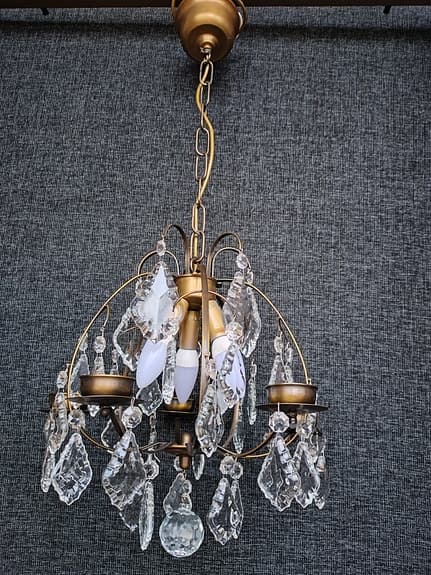 LJUSKRONA rokokostil burformad stomme behängd med olikformade prismor 1900 talet