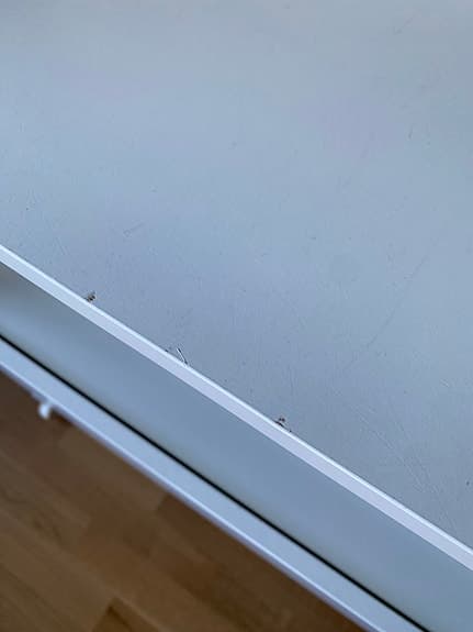 Billybokhylla med en låda på hjul