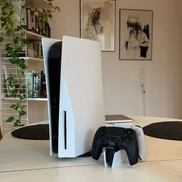 Sony Playstation 5 + 2st kontroller + laddstation