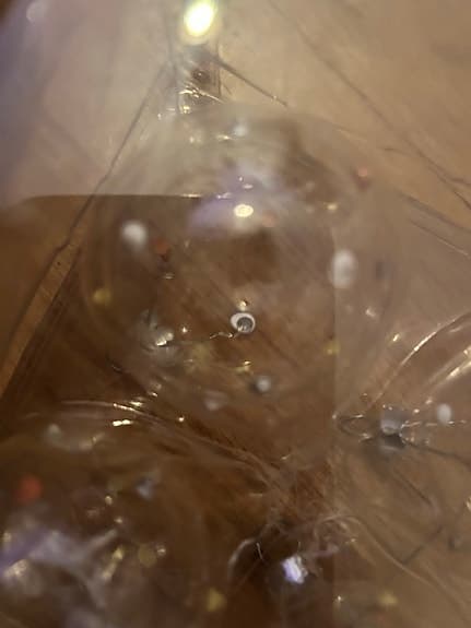 5 julgranskulor med prickar på aldrig använda