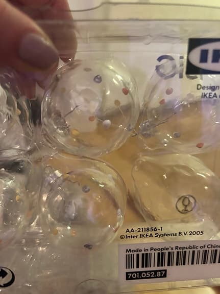 5 julgranskulor med prickar på aldrig använda