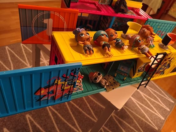 L.O.L. Surprise Clubhouse Playset med många tillbehör