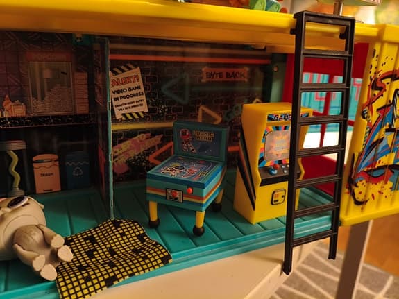 L.O.L. Surprise Clubhouse Playset med många tillbehör