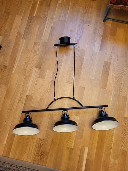 New Haven taklampa – svart antik metall – stilren & industriell