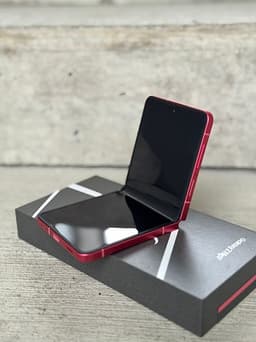 Helt ny Samsung Galaxy Z flip 7 med watch 8