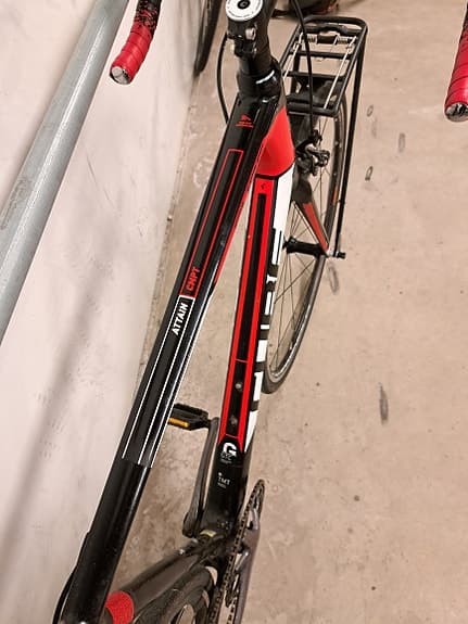 Cube attain 58cm kolfiber