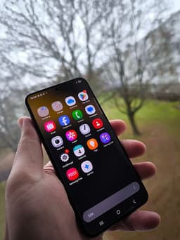 Samsung galaxy s22 5g med låda