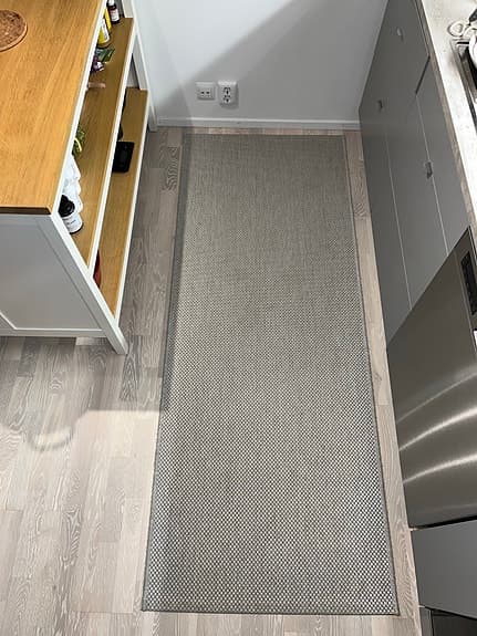 Grå vävd matta/löpare från Mio - Kan skickas!