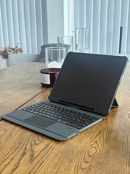 Apple iPad Pro 256 GB 6th Gen WiFi+5G