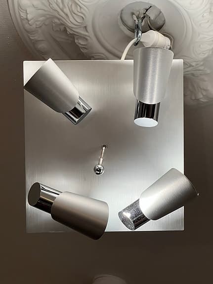 Taklampa med spottar