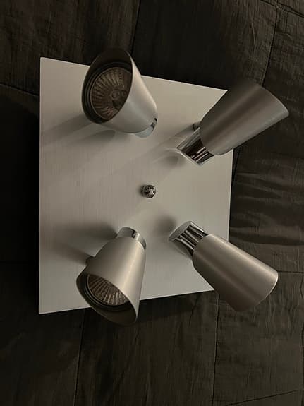 Taklampa med spottar