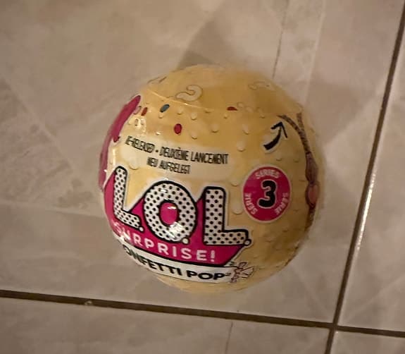 L.O.L. Surprise Confetti Pop boll docka