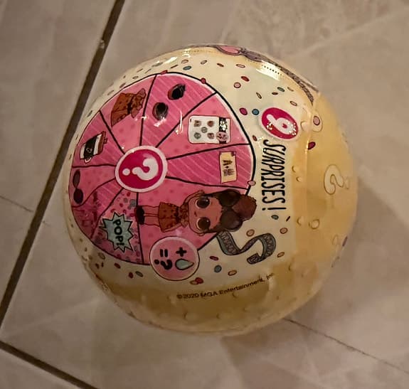 L.O.L. Surprise Confetti Pop boll docka