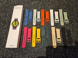 SAMSUNG GALAXY WATCH6 I TOPPSKICK MED FLERA EXTRA ARMBAND!!!