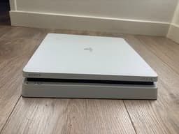 Playstation 4 500GB White + 2 kontroller