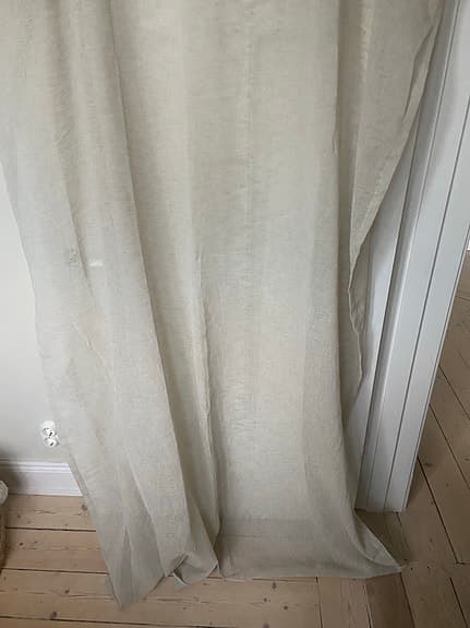 Två gardinlängder linnekänsla 140x300 cm