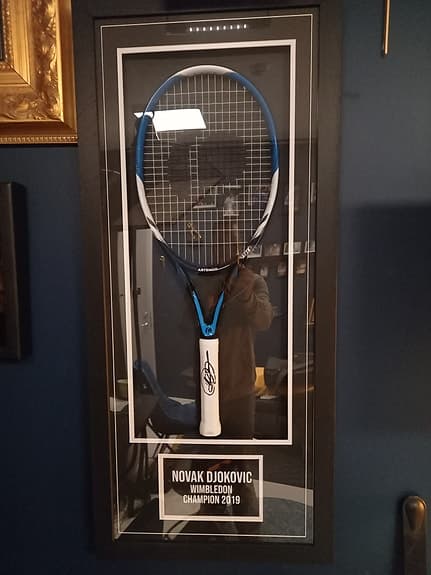 Exklusivt Novak Djokovic signerat tennisrack – Wimbledon Champion 2019