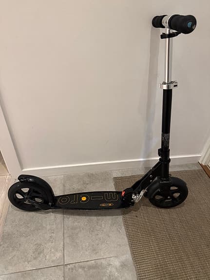 Micro Kickboard Lågscooter Svart