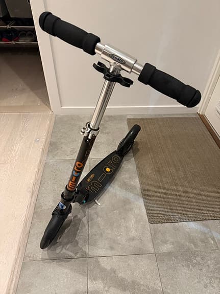 Micro Kickboard Lågscooter Svart