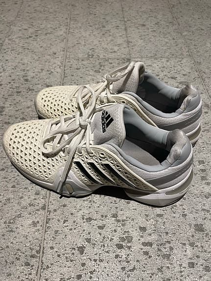 Adidas tennisskor mkt bra skick