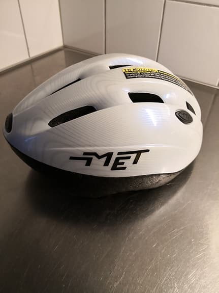 Cykelhjälm Met