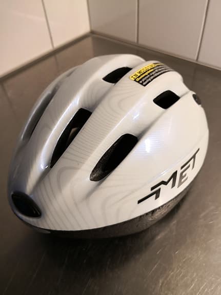 Cykelhjälm Met