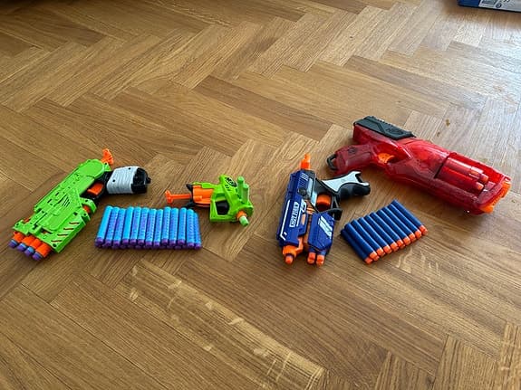 Nerf tre olika skjutvapen