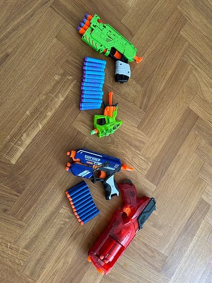 Nerf tre olika skjutvapen