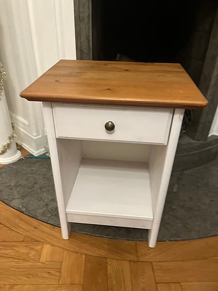 Sängbord i rustik stil