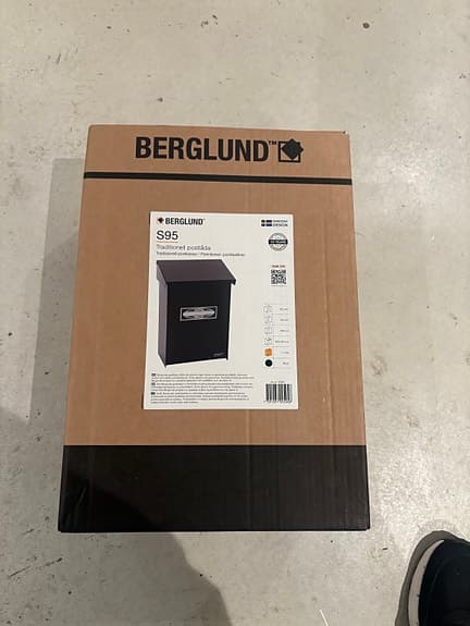 Berglund S95 Brevlåda Svart