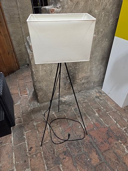 Trebent lampa från Umage